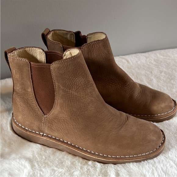 L.L. Bean Shoes - LL bean Chelsea Boots EUC